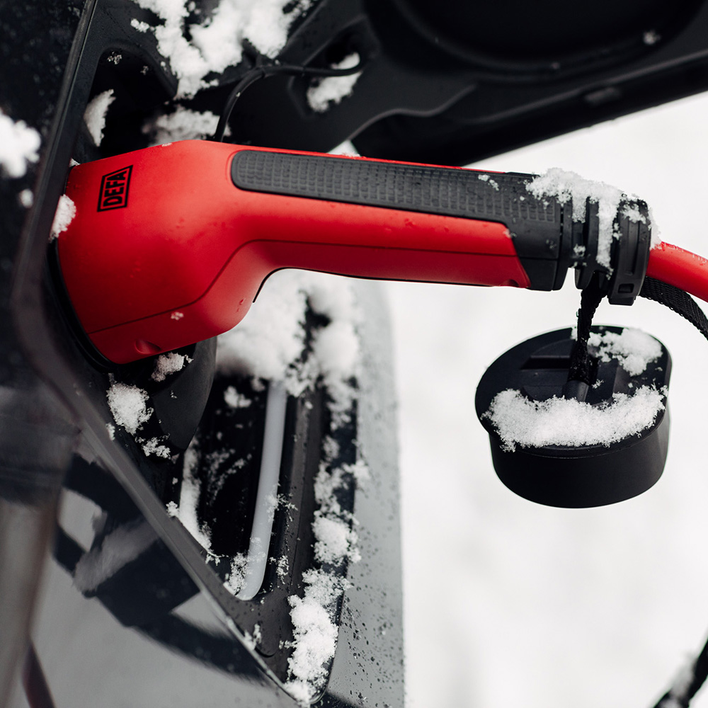 eConnect_IQ_width_cable_connected_cap_snow_2750_web-10001000
