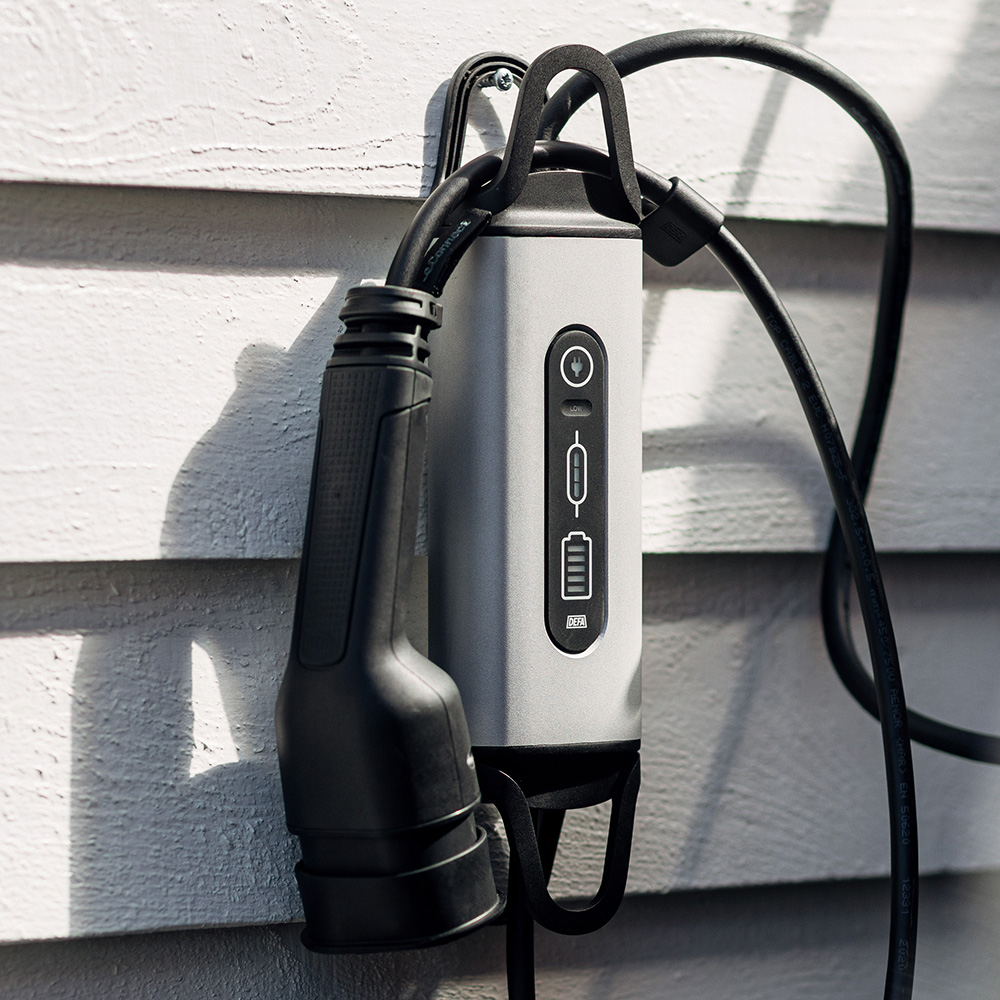 eMove_Mode2_height_control-unit-on-the-wall-with-the-plug_7257_web